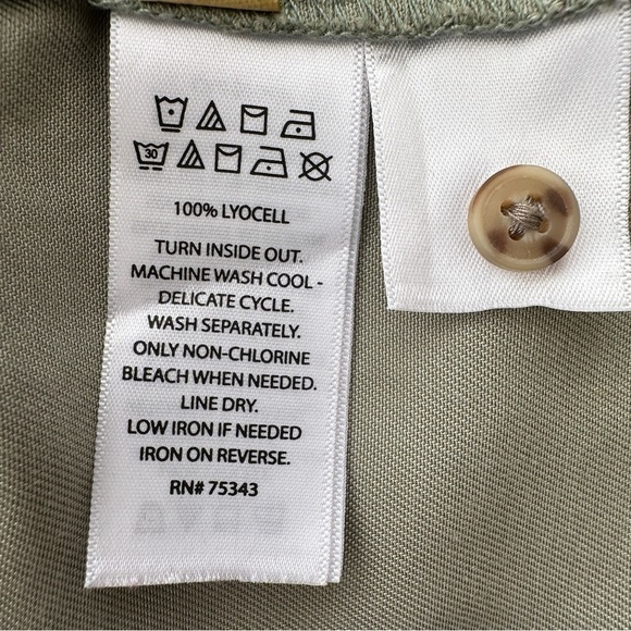 C&C California shirt dress with a v-neck & roll tab sleeves, mini length - Picture 14 of 14